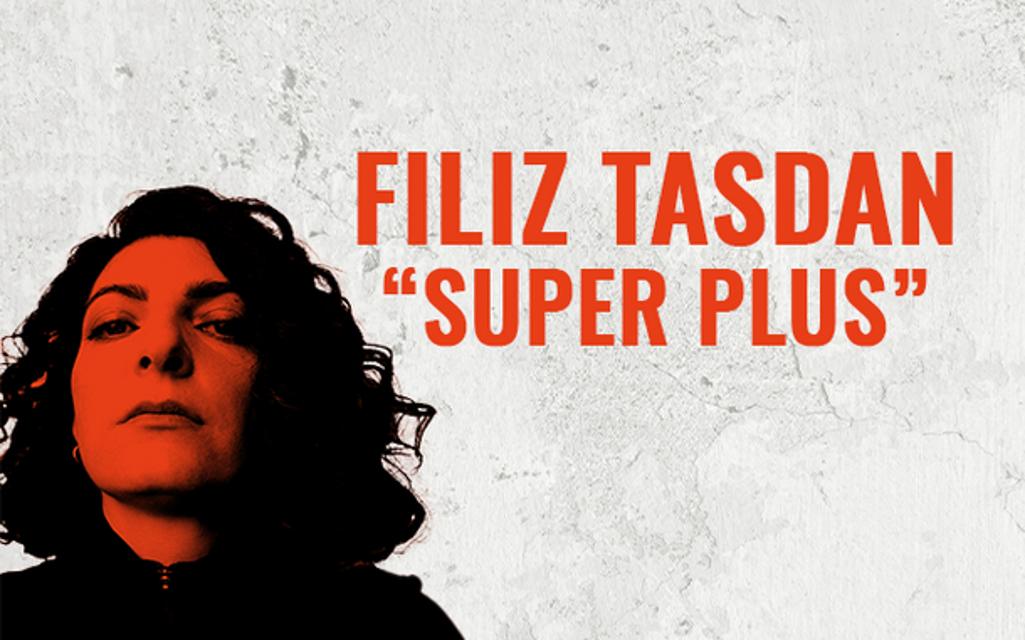 Filiz Tasdan kommt am Freitag, den 15.11.2024 um 20.00 Uhr mit ihrem Programm&bdquo;SUPER PLUS&ldquo; in den Brausaal.Mit ihrer Beobachtungsgabe, ihrem grandiosen Timing und ihren ausgeklügelten Jokesgehö...