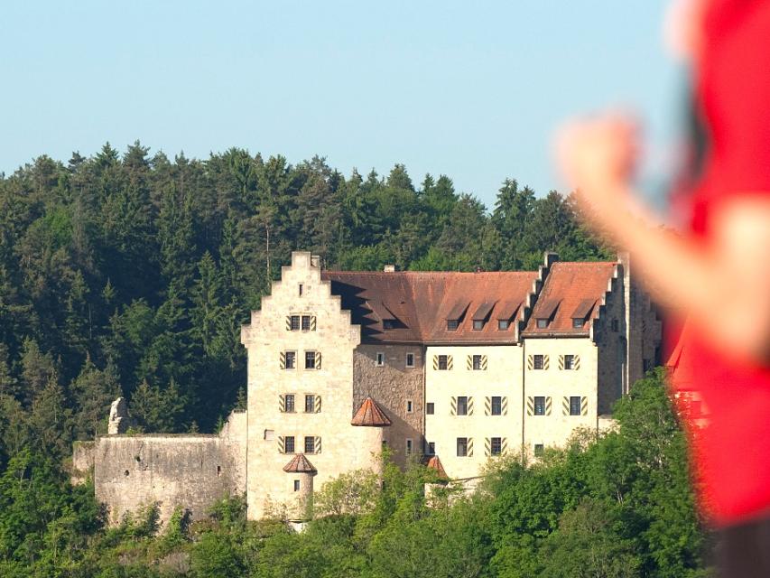 Von Kirchahron über Burg Rabenstein und Köttweinsdorf, weiter nach Unterailsfeld und zurück über Adilitz bis nach Kirchahorn.
                 title=