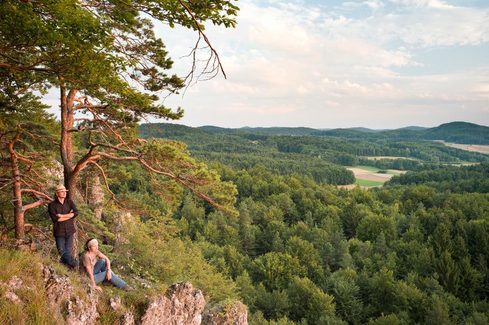 Die Hirschbacher Erzweg-Schlaufe zeichnet sich durch eine außerordentliche landschaftliche Schönheit und herrliche Ausblicke aus.
