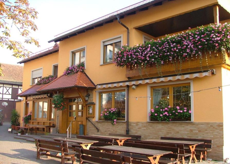 Willkommen bei der Brauerei Knoblach - Traditionsbetrieb seit 1880 - Das gemütliche Wirtshaus am Fuße des Stammbergs  