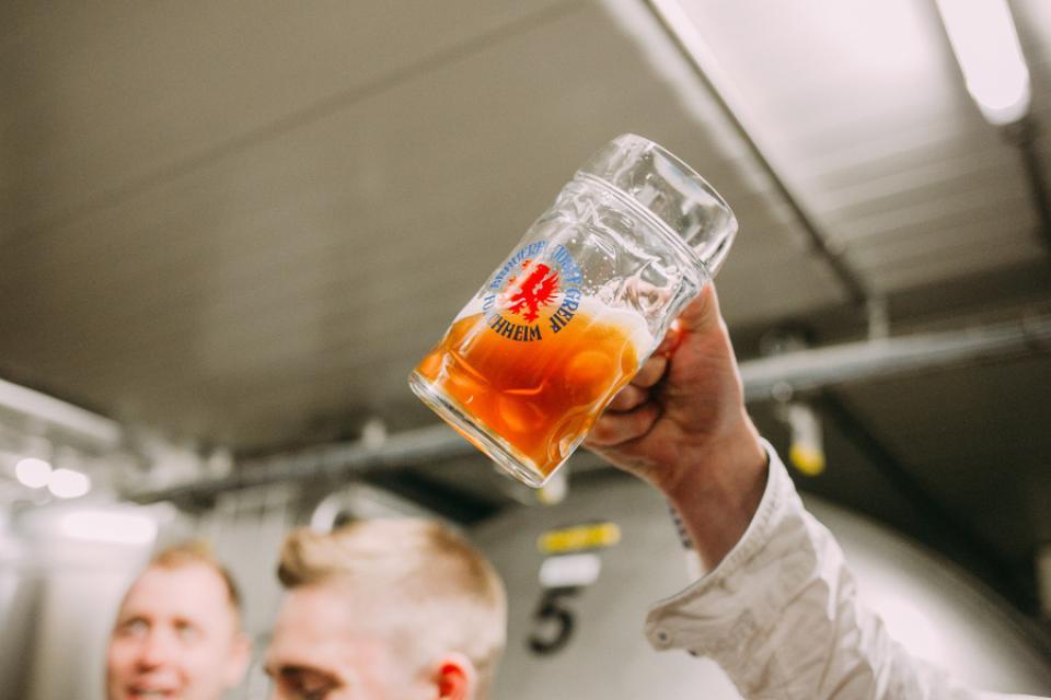 Brauerei Greif - halbvoller Glas-Bierkrug