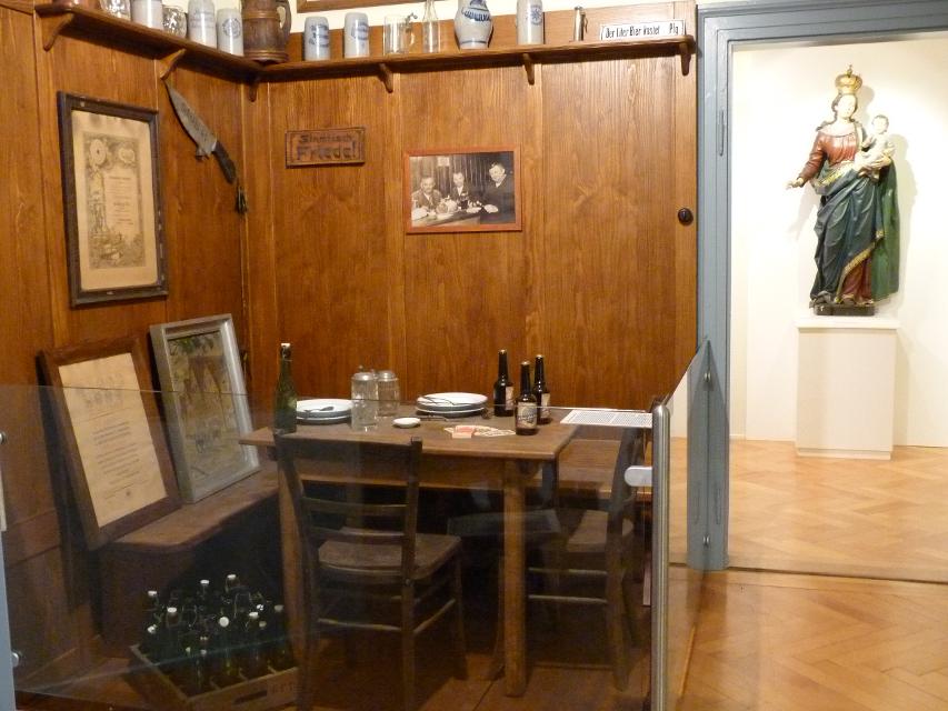 Das Heimatmuseum gibt in den anschaulich und übersichtlich gestalteten Räumen Einblicke von der Erd- bis zur Stadtgeschichte von Ebermannstadt. 