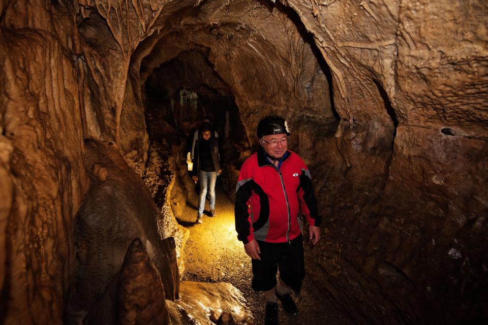 Das Naturdenkmal Schönstein-Brunnsteinhöhle ist ein äußerst sensibler Lebensraum für heimisch Tier- und Pflanzenarten.Aus diesem Grund ist die Befahrung der Höhle nur mit einer entsprechenden Sondergenehmigung möglich.Vom unerlaubten und gefährlichen Besuch der Höhle wird abgeraten. Eine Begehung sollte auf jeden Fall unter fachkundiger Führung geschehen.