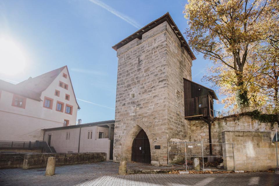 Der einzig erhaltene Stadtturm aus dem Mittelalter.
                 title=