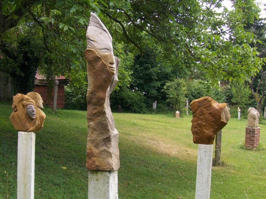 Skulpturengarten Hundshaupten, schauen Sie der Künstlerin über die Schulter