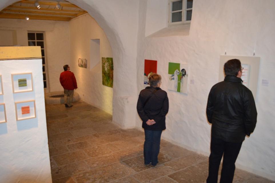Seit über 35 Jahren findet jährlich die „Internationale Hollfelder Kunstausstellung“ statt.
                 title=