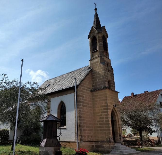 Die neugotische Kapelle wurde erbaut im Jahre 1862.