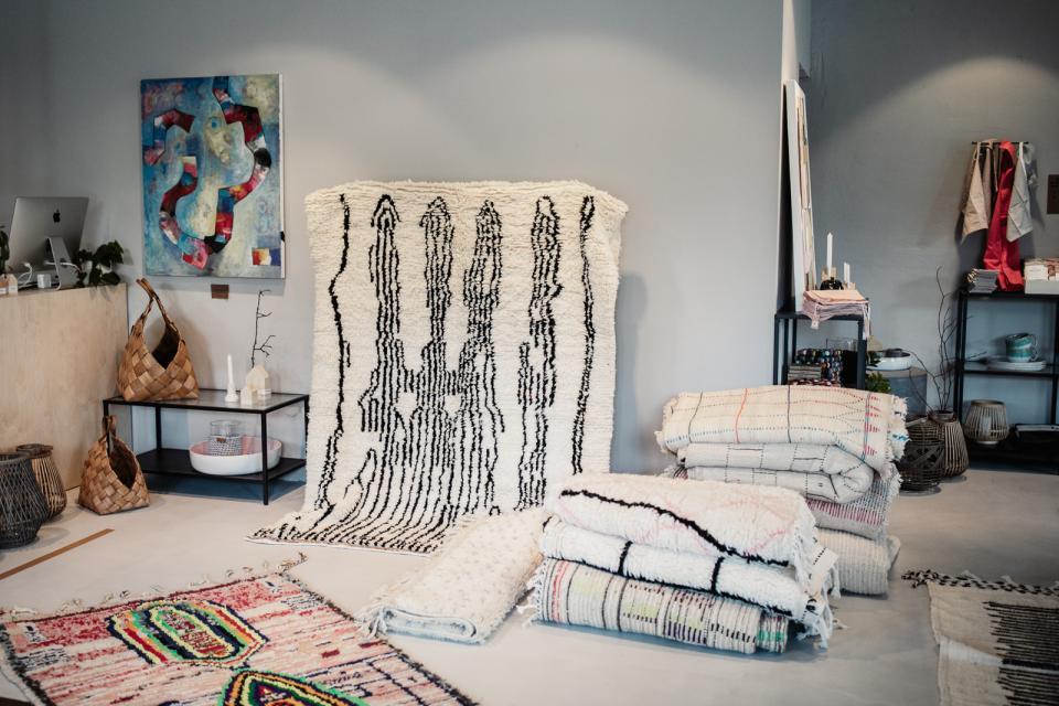 Natürlich, handgemacht und mit ganz viel Herz ausgewählt: Das sind die Produkte, die Jutta Freitag in ihrem Concept Store „Pasang Teppich & Design“ anbietet.