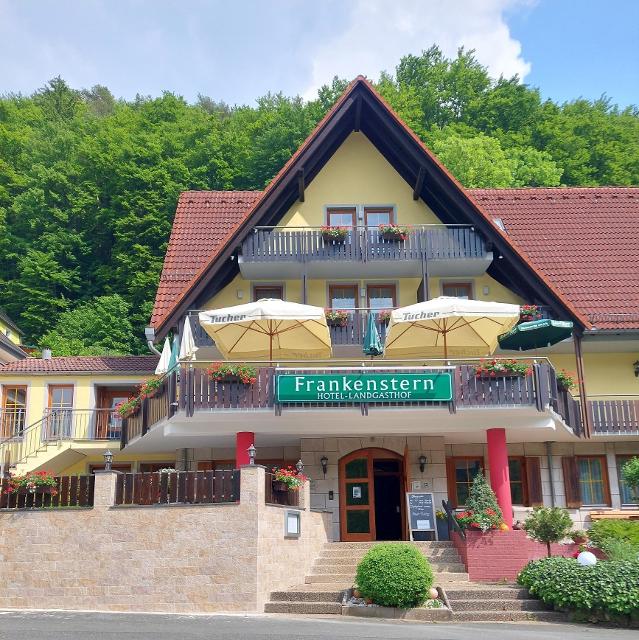 Herzlich Willkommen im Hotel Landgasthof Frankenstern im malerischen Vier-Täler-Ort Behingersmühle! 