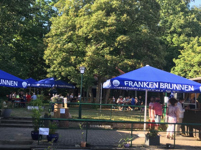 Seit Sommer 2020 ist unser Biergarten an der Kunigundenruh vor den Toren Bambergs zum Entspannen, Genießen, Plaudern, Essen & Trinken bei gutem Wetter täglich geöffnet. Wir freuen uns auf Ihren Besuch!
                 title=