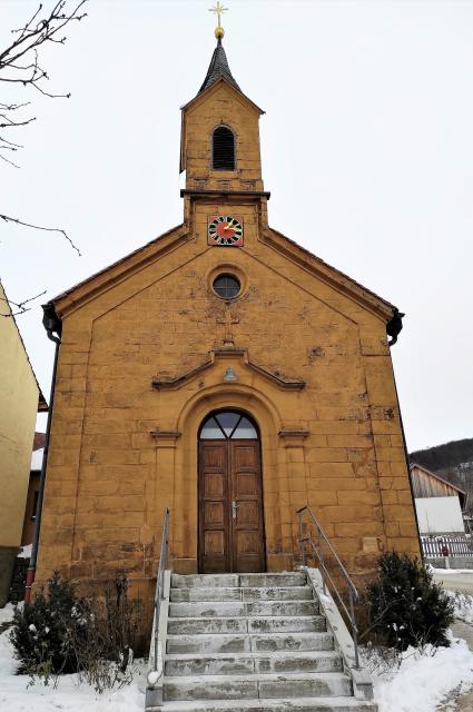 Da Tiefenellern zur Pfarrei Lohndorf gehört, wurde die Kapelle nach der Pfarrkirche Mariä Geburt in Lohndorf benannt