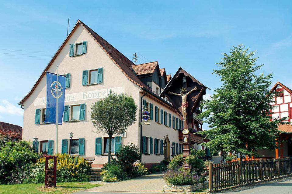 Grüß Gott in Morschreuth! Unser familienfreundliches Gasthaus ist Ausgangspunkt für viele Aktivitäten. Genießen Sie Natur und Kultur.