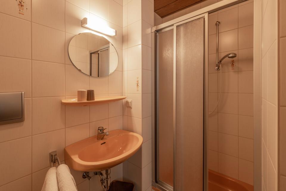 Beispielbild Badezimmer im Doppelzimmer im Gasthaus Sponsel