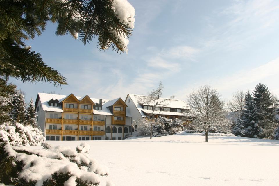 Hotelansicht im Winter