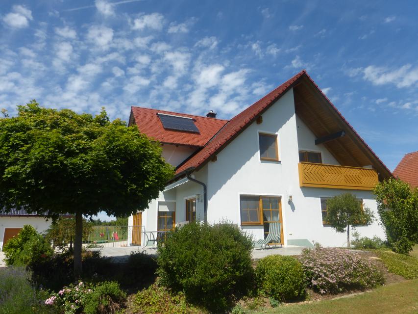 Herzlich WILLKOMMEN! Familie Thiem bietet Ihnen zwei neu errichtete, sehr komfortable Ferienwohnungen - mit separatem Eingang - in Siegritzberg bei Waischenfeld an.