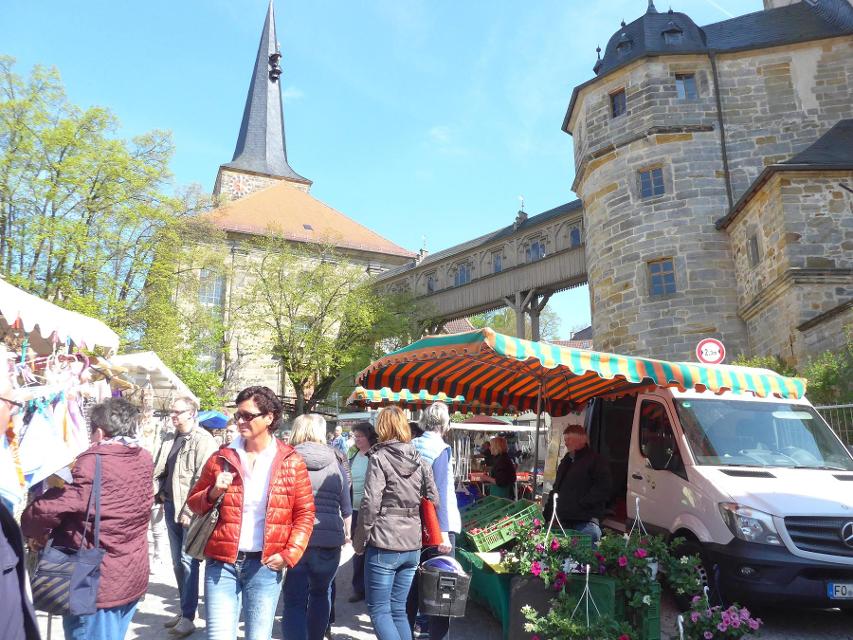 Thurnau besitzt seit dem 13. Jahrhundert das Marktrecht. Alljährlich werden drei Kirchweihmärkte abgehalten: Im Frühjahr, Sommer und Herbst. Die Märkte finden im historischen Zentrum von Thurnau, rund um den Neptunbrunnen statt. Zahlreiche Marktstände, Attraktionen für Kinder und begleitende Vera...
