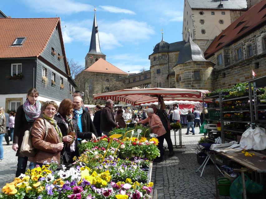 Thurnau besitzt seit dem 13. Jahrhundert das Marktrecht. Alljährlich werden drei Kirchweihmärkte abgehalten: Im Frühjahr, Sommer und Herbst. Die Märkte finden im historischen Zentrum von Thurnau, rund um den Neptunbrunnen statt. Zahlreiche Marktstände, Attraktionen für Kinder und begleitende V...