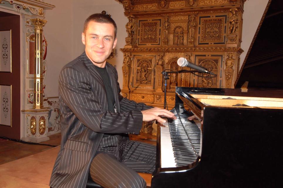 BAYRISCH-BLUESIGES Klavierkabarett mit Martin Schmitt (piano & voc)