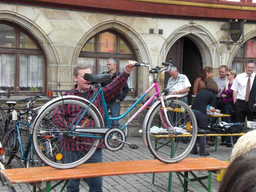 Das Fundamt der Stadt Forchheim versteigert öffentlich diverse Fundgegenstände z.B. Fahrräder, Schmuck, Mobiltelefone, Kleidung und...und...und
                    Eintritt: Eintritt frei
