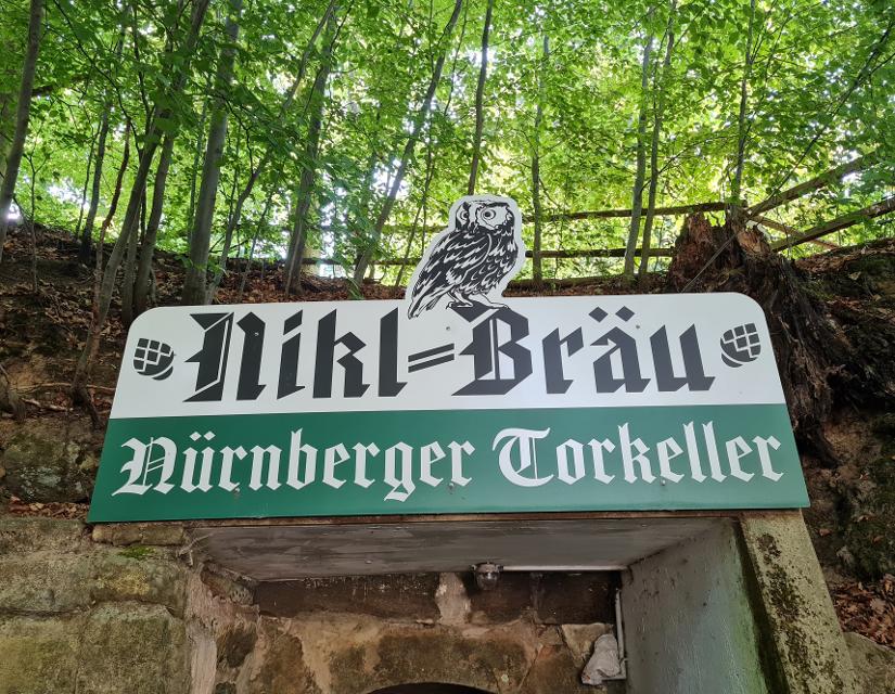 Nur während des Annafestes geöffnet.Bier: Brauerei Nikl “Nikl-Bräu” · Festwirt: Mike Schmitt · E-Mail: reservierung@brauerei-nikl.de 