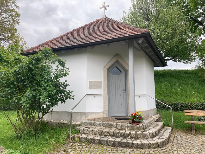 Kleine Kapelle der Marianischen Bürgersodalität in der Pfarrei St. Wenzeslaus Litzendorf.
                 title=