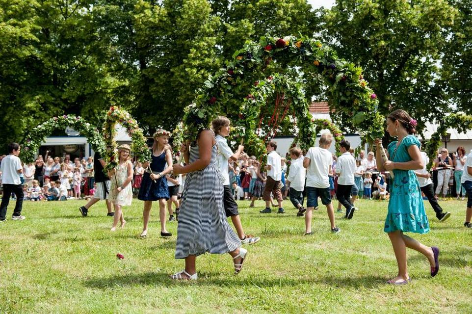 Am ersten Dienstag im Juli wird dieses traditionsreiche Kinder- und Schulfest mit einem Umzug der mit Blumenbögen, Fahnen und Kränzen ausgestatteten Kinder durch den Ort begangen. Angekommen auf dem Festplatz werden Tänze aufgeführt und es wird bi...