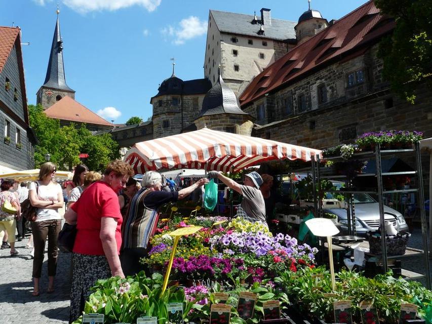 Thurnau besitzt seit dem 13. Jahrhundert das Marktrecht. Alljährlich werden drei Kirchweihmärkte abgehalten: Im Frühjahr, Sommer und Herbst. Die Märkte finden im historischen Zentrum von Thurnau, rund um den Neptunbrunnen statt. Zahlreiche Marktstände, Attraktionen für Kinder und begleitende Vera...