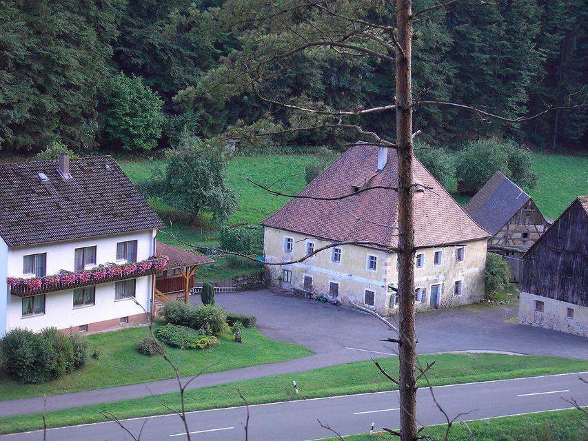 Erstmals 1547 genannt "Obermul" oder "Hackemul", 1820 "Heckenmühle". Bekannte Mahlmühle des Trubacher- und Betzensteiner Raumes.