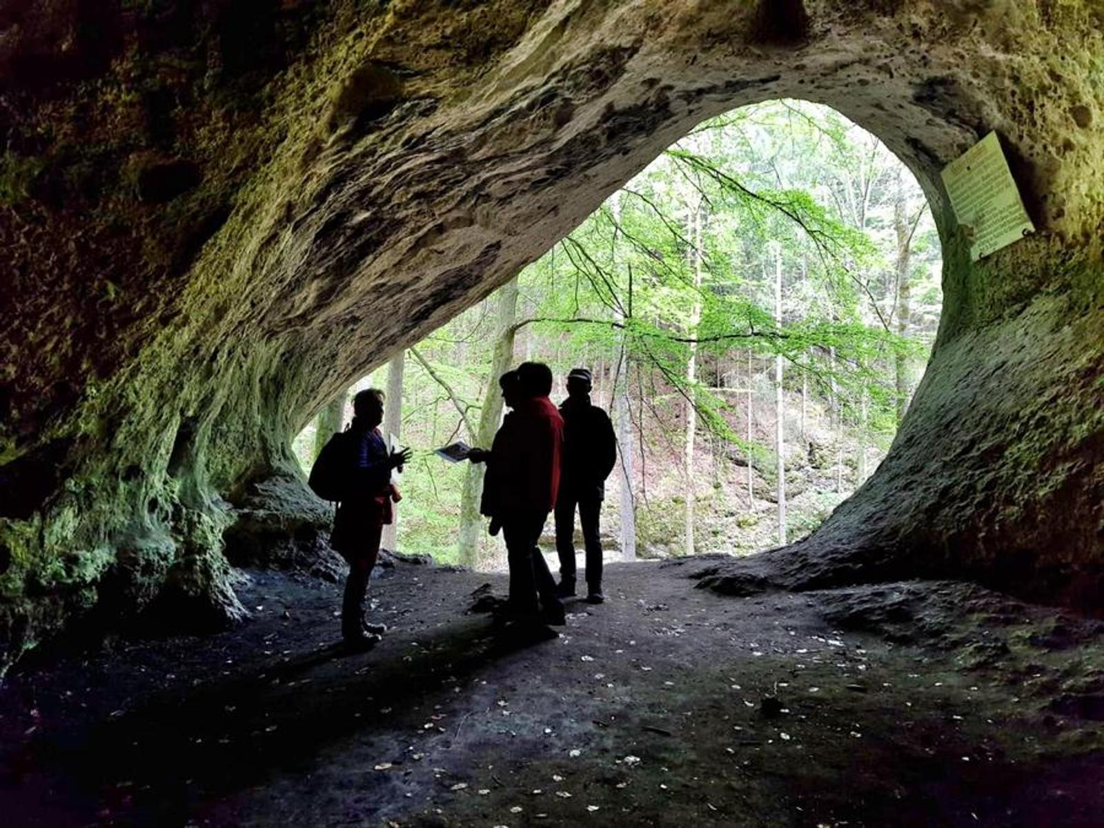 Pfingstmontags-Wanderung zum Hasenloch (Höhle)
                 title=