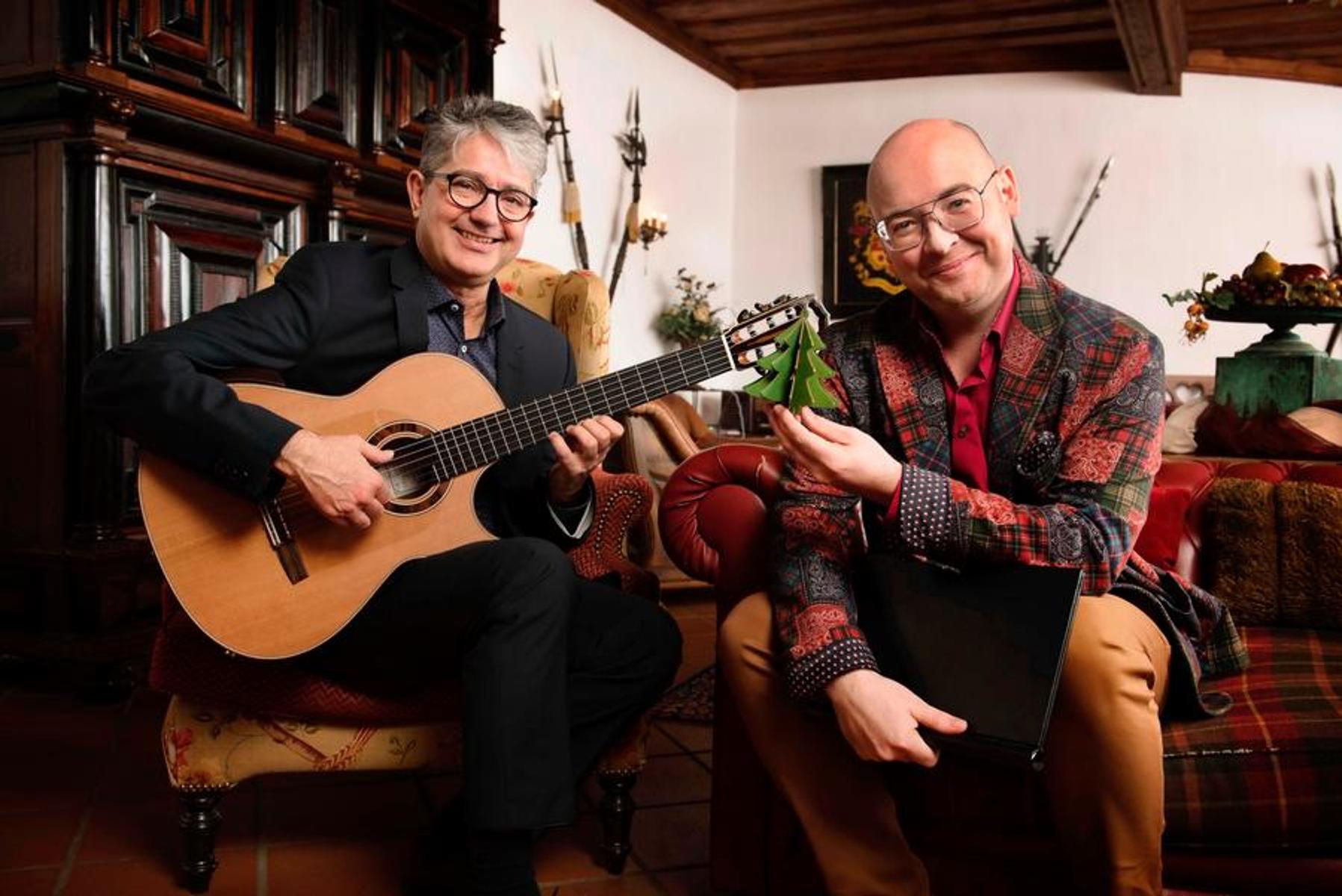 Der bekannte BR-Moderator Tobias Föhrenbach und der Gitarrist Stefan Grasse geben Musikalisches & Literarisches zum Advent.