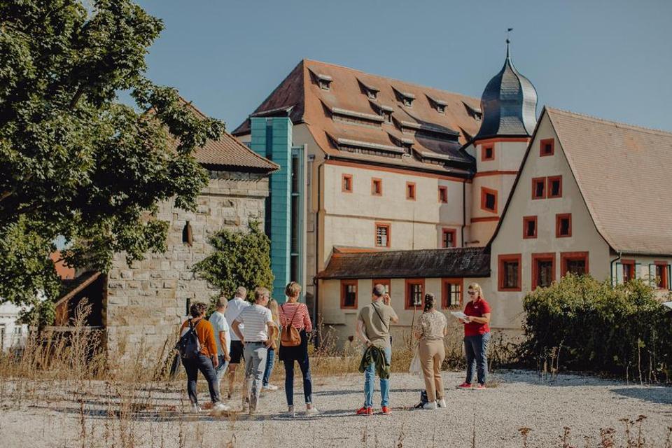 Die Stadt Forchheim wird auch Königsstadt genannt! Möchten Sie wissen warum? Unsere Gästeführer/innen nehmen Sie mit auf einen Rundgang durch die historische Altstadt und der mehr als 1200 Jahre alten Geschichte Forchheims. Sie reisen in eine längst vergangene Zeit und entdecken Highlights...