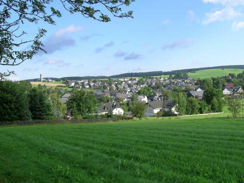 ... das Schieferdorf im Frankenwald, das grünste Dorf im Landkreis Kronach (610 m ü. NN).