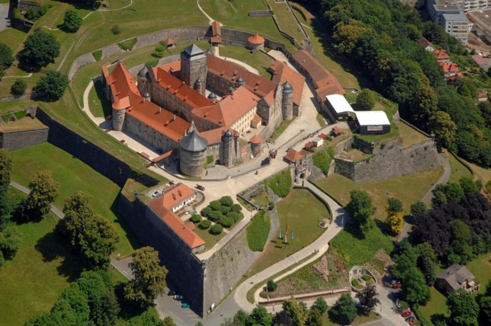Die Festung Rosenberg ist niemals von Feinden eingenommen worden und galt als Bollwerk des katholischen Bistums Bamberg gegen die Schweden im Dreißigjährigen Krieg.  
