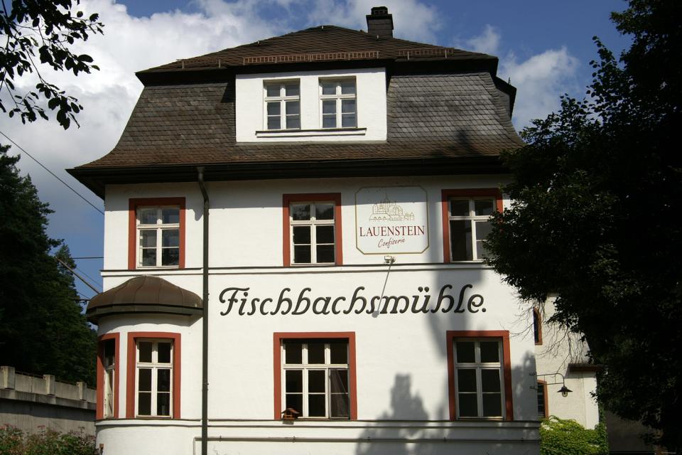 Original Lauensteiner Trüffel- und Pralinenspezialitäten, von Hand gefertigt, in der historischen Fischbachsmühle.