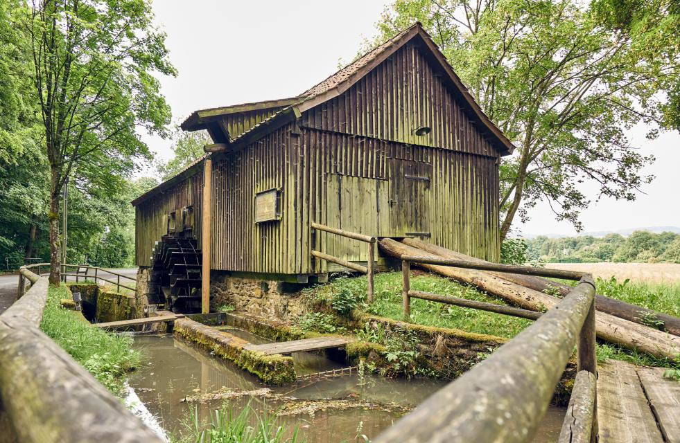 Die Alte Schneidmühle am Hochofen am Eingang zum Steinachtal bietet Informationen rund ums Thema Holzverarbeitung und Schneidvorführungen für Gruppen auf Anfrage.