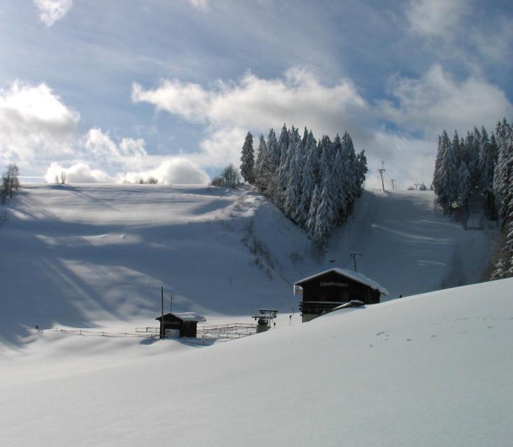 Gepflegte Skisport-Anlage in der Rennsteigregion im Frankenwald.