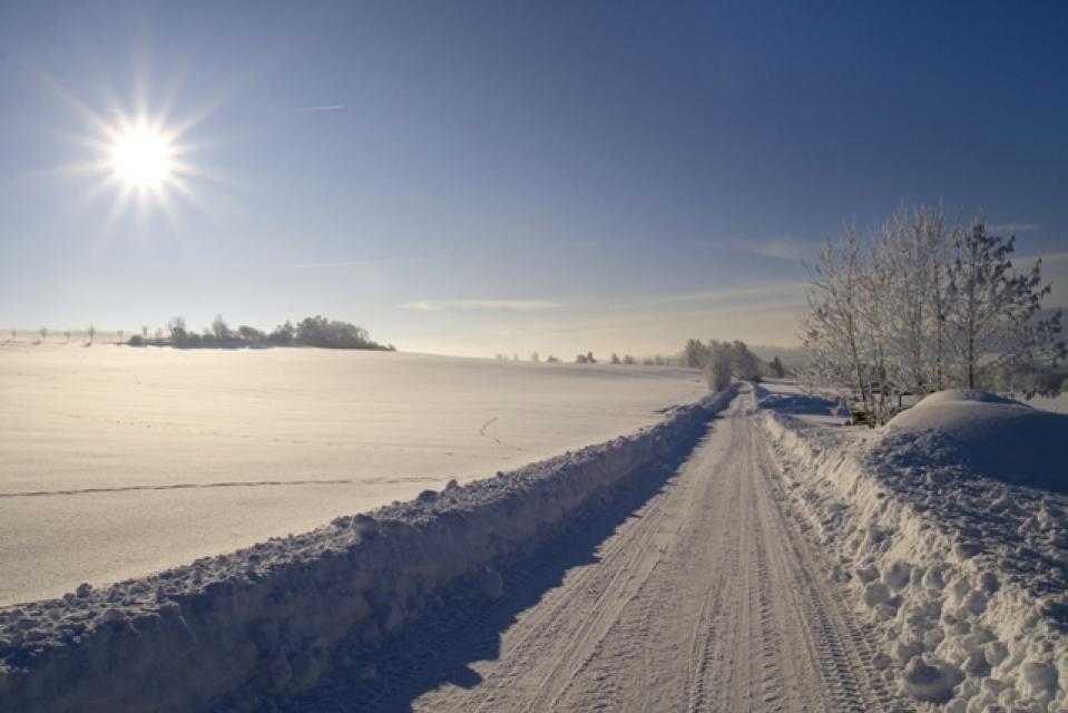 Der Geh- und Radweg von Teuschnitz nach Reichenbach wird in der kalten Jahreszeit zum Winterwanderweg.