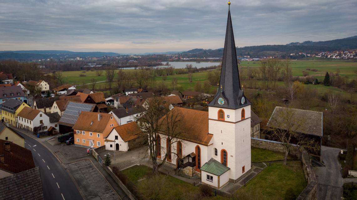 Markgrafenkirche in Melkendorf. Geistliche Quelle am Mainzusammenfluss.