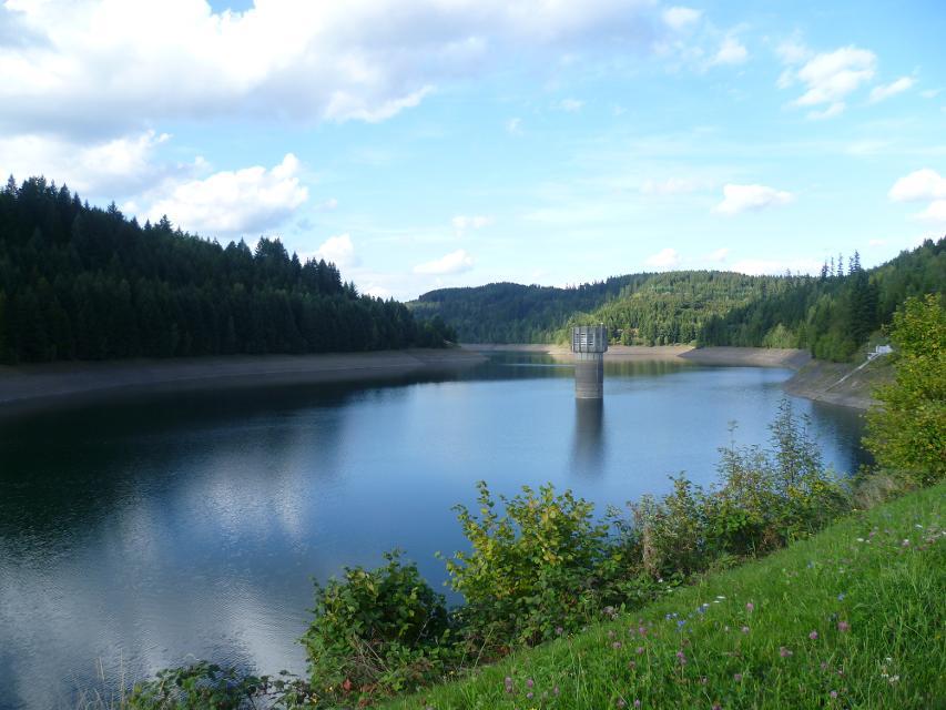 Der Seenweg verläuft durch das östliche Nordbayern und wird vom Untreusee in Hof bis zum Ölschnitzsee bei Steinbach am Wald vom Frankenwaldverein betreut. 