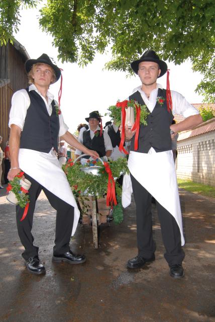 Seit 2003 - nach einer 37-jährigen Pause - wird in Peesten wieder die Lindenkirchweih gefeiert. 