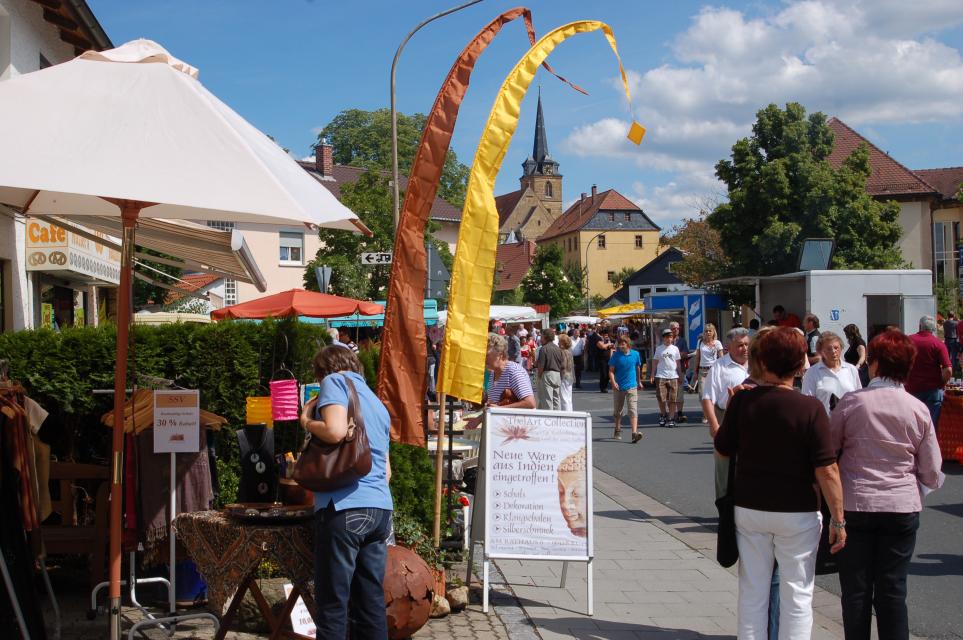 Küps lädt zur Herbstkirchweih in den örtlichen Gaststätten ein. Mit Herbst- und Bauernmarkt rund um das Rathaus.