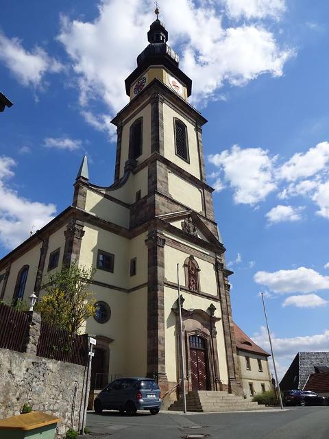 Diese Wanderung führt uns zu christlichen Zeichen in der Stadt und in das Umland von Stadtsteinach. Zahlreiche Kirchen, Kapellen, Martern und Wegekreuze befinden sich am Weg.