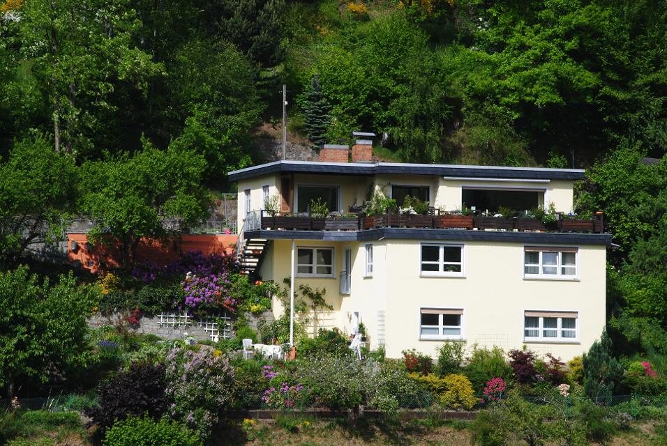 Unsere FeWo „Haus am Sommerberg“ liegt in der Fränkisch/ Thüringischen Rennsteigregion, mitten im Schiefergebirge.