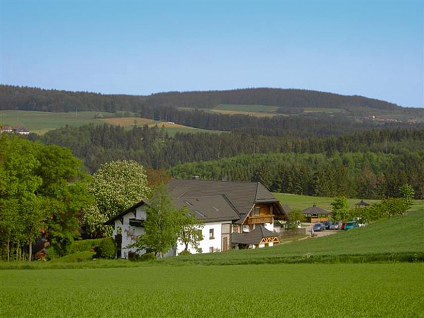 Ackerbau/Grünlandbetrieb-Hof, Weiler, idyllisch im Bergland des Frankenwaldes gelegen.