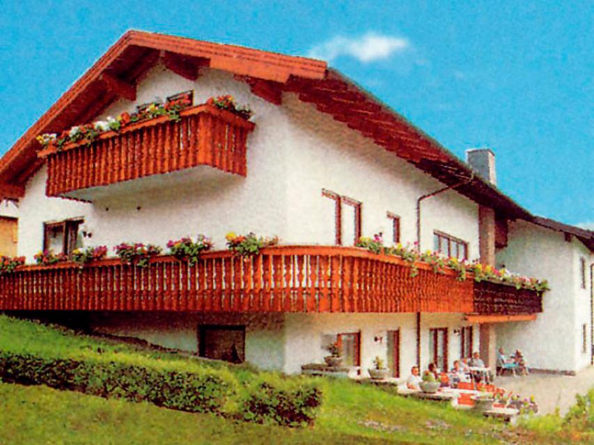 Mitten im Frankenwald, unweit des bayerischen Staatsbades Bad Steben, liegt unser Landhaus im ruhigen OT Silberstein.