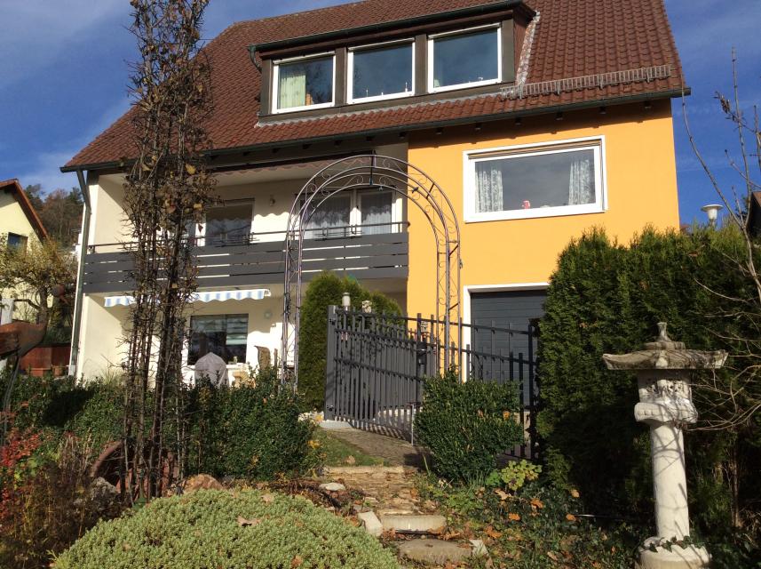 Fühlen Sie sich wie zuhause in der Ferienwohnung Susanna in Burghaig, einem idyllisch ruhigen Ortsteil von der Bierstadt Kulmbach.  