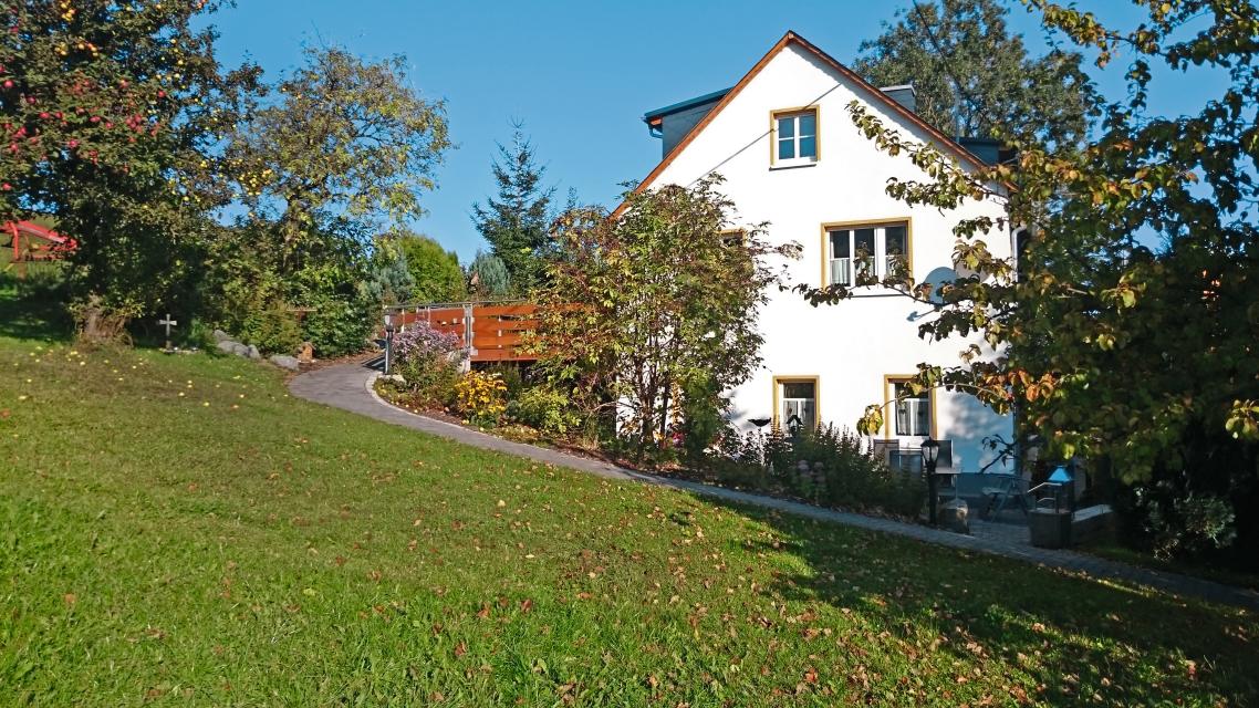 Ferienwohnung mit kleiner Farm mitten Im Grünen am Radweg Naila-Schwarzenbach am Wald.