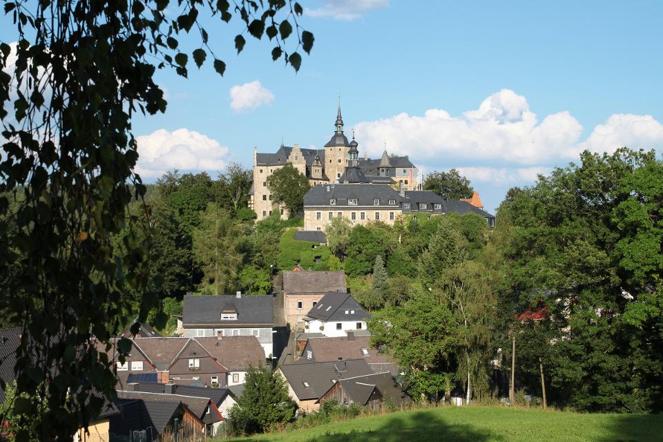 Von Ludwigsstadt über Ebersdorf und Lauenstein mit seiner Burg zum Trekkingplatz FRANKENWALD Thüringer Warte.