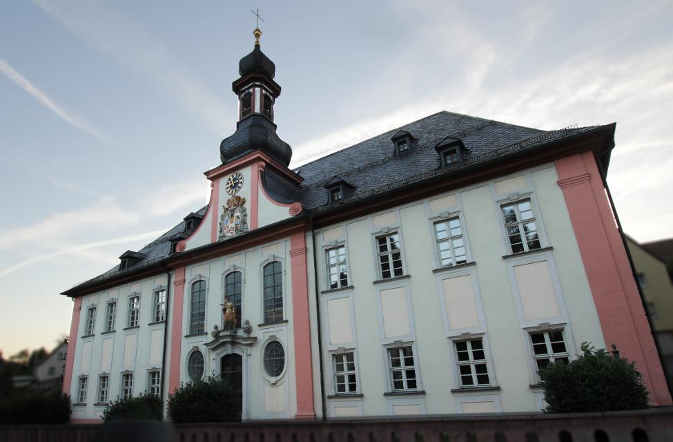 Das St.Katharina Hospital liegt in der Stadt Kupferberg. Das Gründungsjahr liegt im Jahr 1302 während der Pest.
                 title=