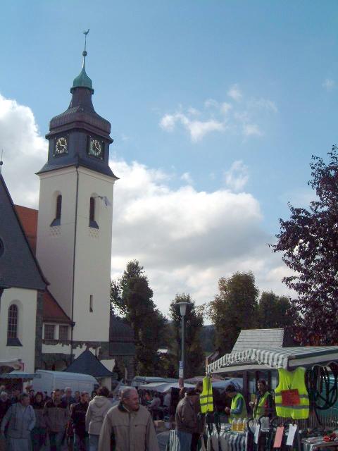 Besuchen Sie den traditionellen Herbst-Kirchweihmarkt in Bad Steben.